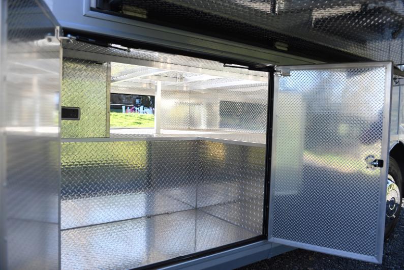 2022 EQ built 21-tonne 3-axle 5 large stall, 6 berth Luxury horsebox