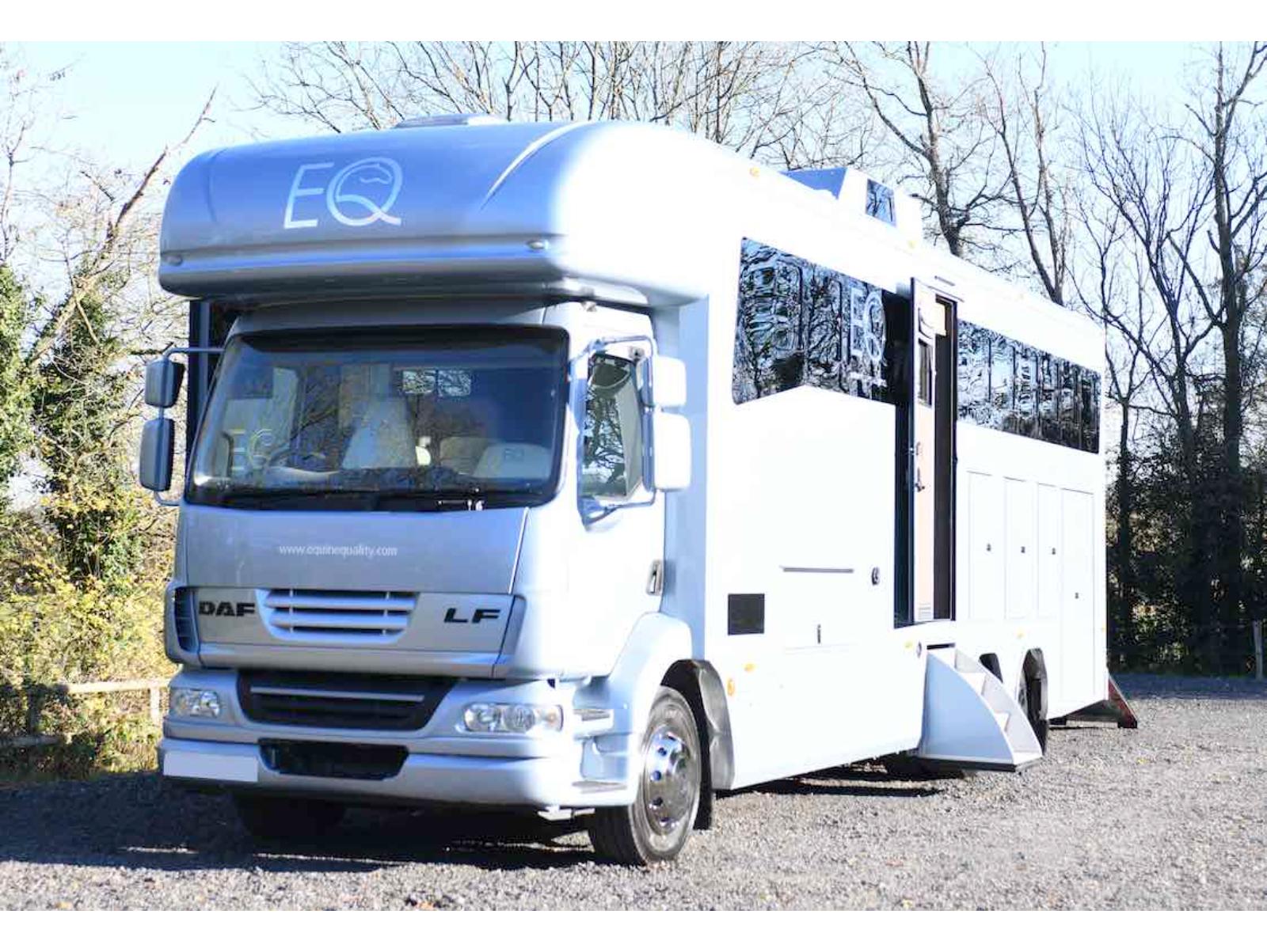 2022 EQ built 21-tonne 3-axle 5 large stall, 6 berth Luxury horsebox