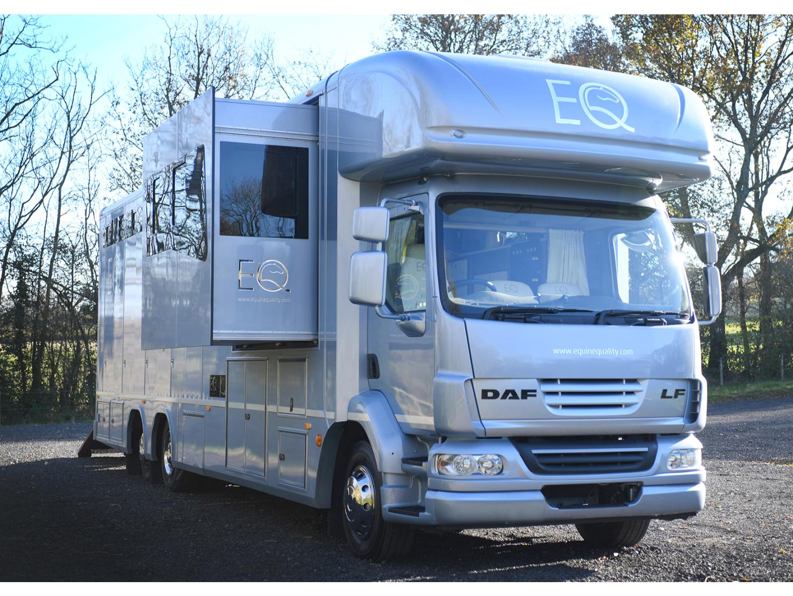 2022 EQ built 21-tonne 3-axle 5 large stall, 6 berth Luxury horsebox