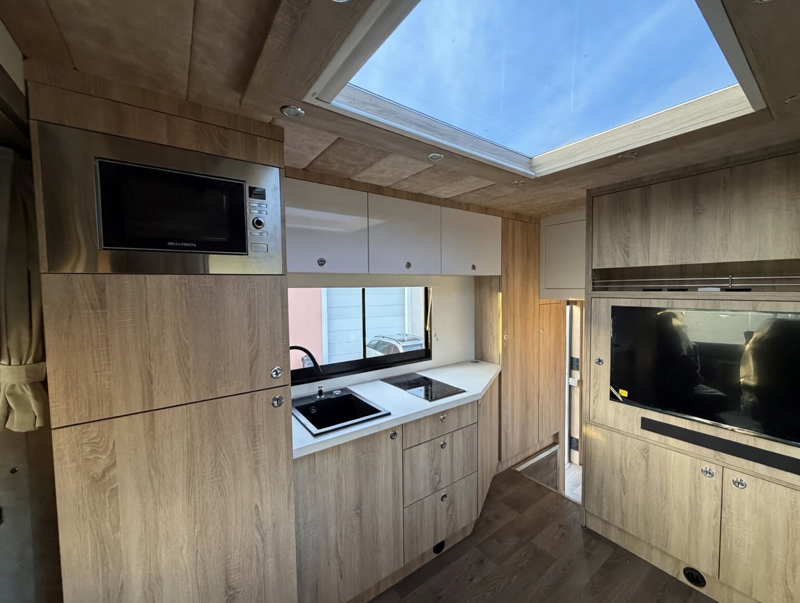 New build LHD Scania S460 Premium Luxury 26-tonne EQ-built horsebox. 6 stall / 6 berth (copy)