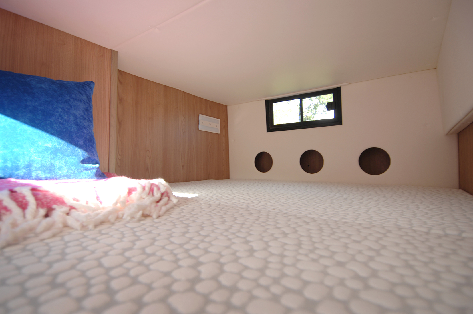 New build RHD Volvo Luxury 18-tonne EQ-built 5 stall / 6 berth