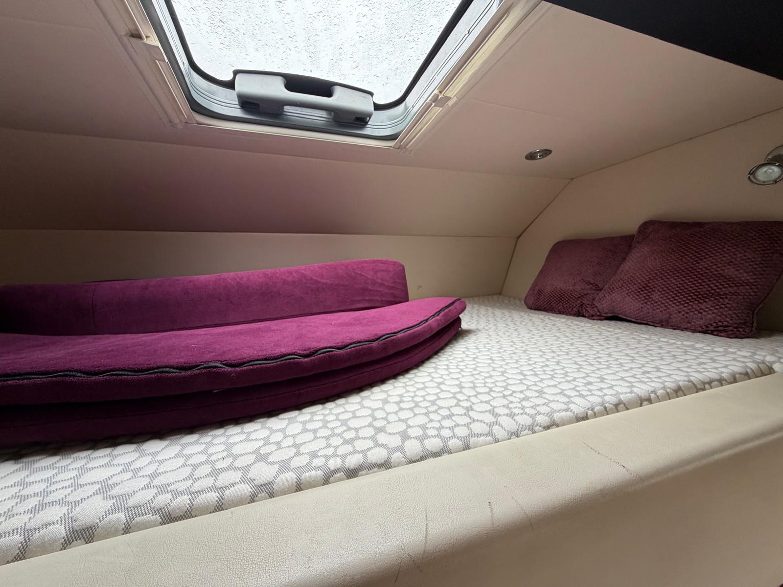 Whittaker 14-tonne 4 large stall 4 berth luxury horsebox