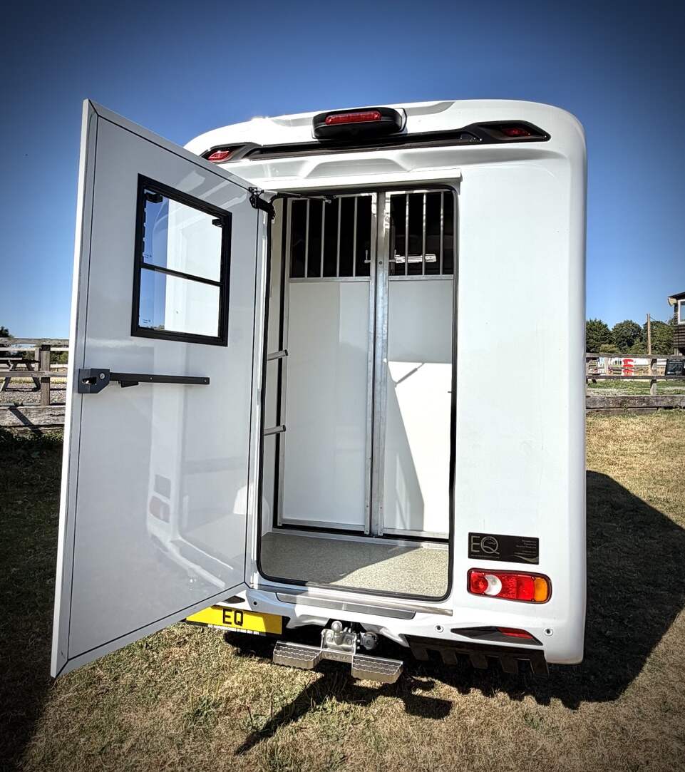 New-build LHD 3.5-tonne Citroen Professional horsebox. Auto. 2 stall