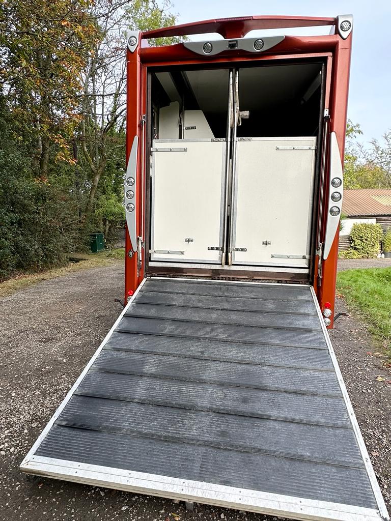 15-tonne coach-built DAF. Auto. 4 large stalls. Sleeps 4