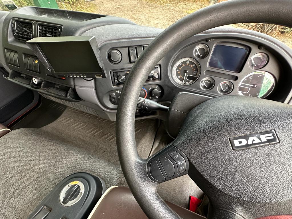 15-tonne coach-built DAF. Auto. 4 large stalls. Sleeps 4