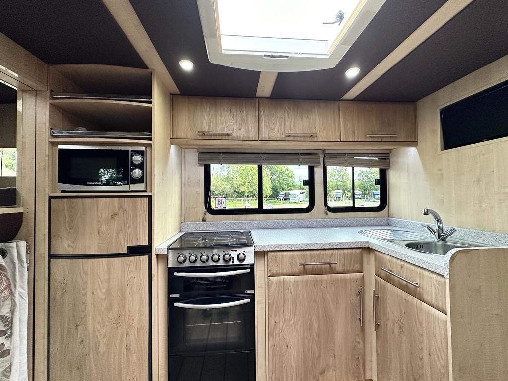 15-tonne coach-built DAF. Auto. 4 large stalls. Sleeps 4