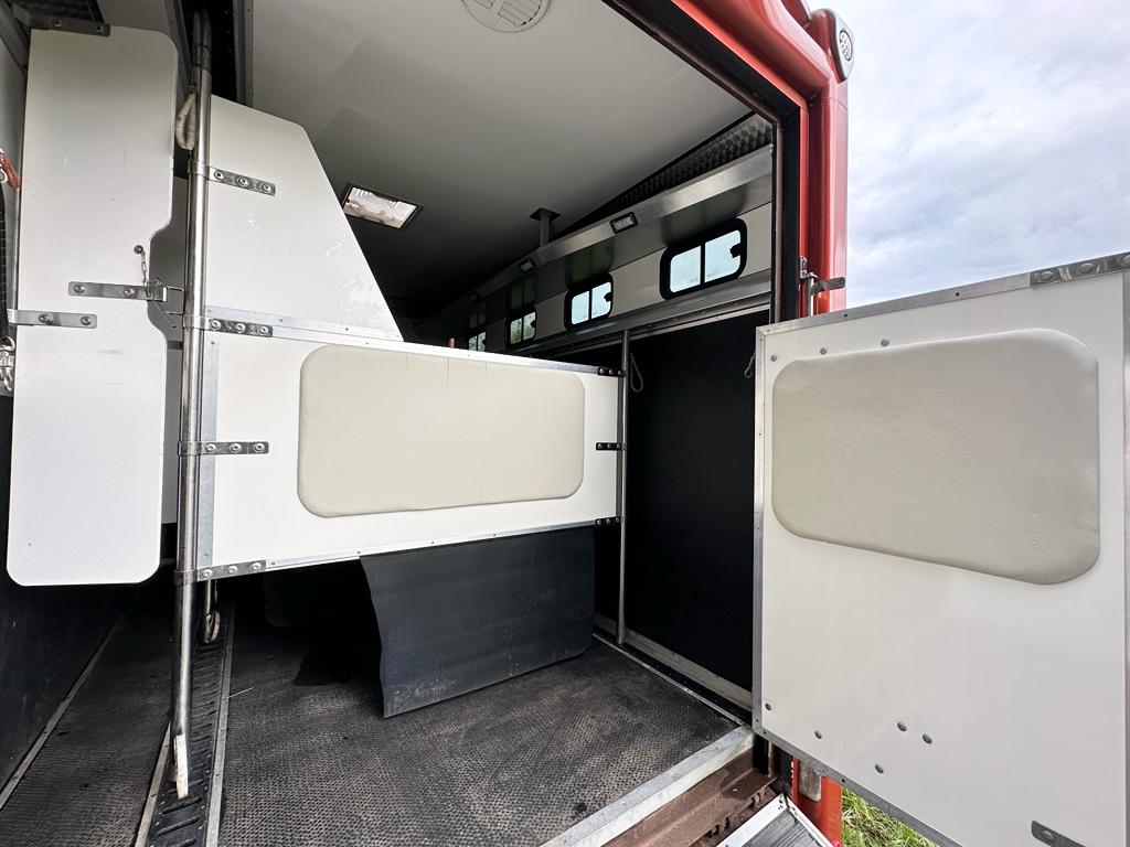 15-tonne coach-built DAF. Auto. 4 large stalls. Sleeps 4