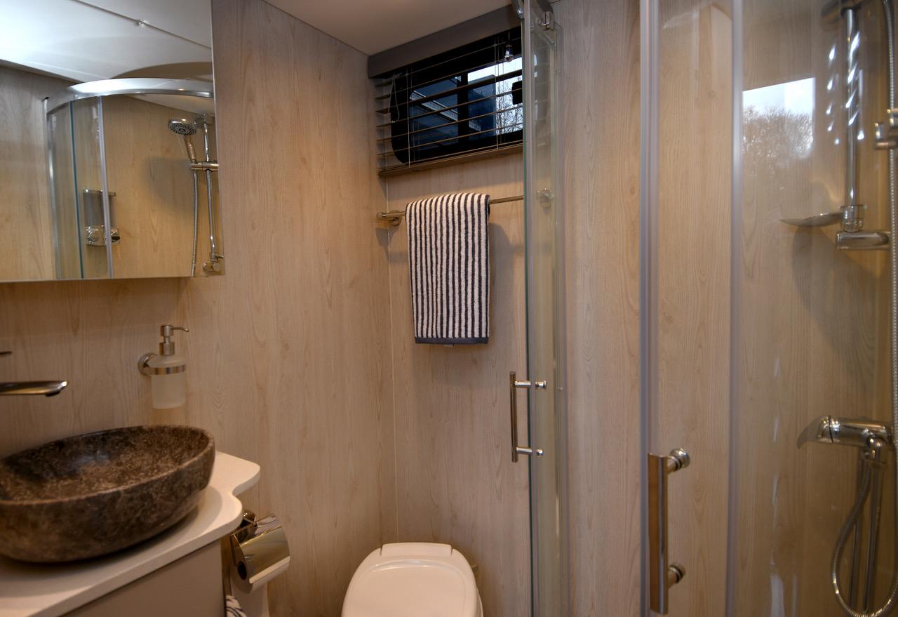 New-build Luxury 12-tonne DAF EQ-built horsebox. 4-stall / 6 berth