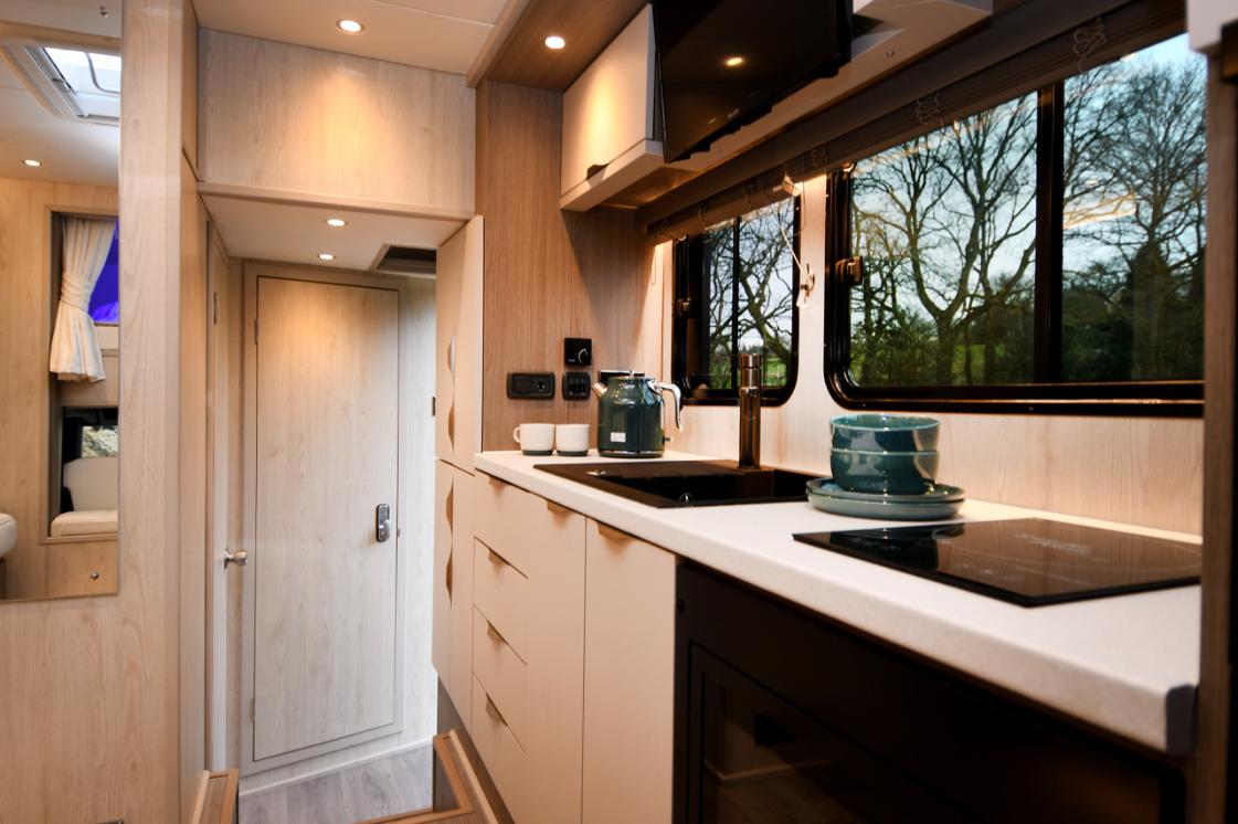 New-build Luxury 12-tonne DAF EQ-built horsebox. 4-stall / 6 berth