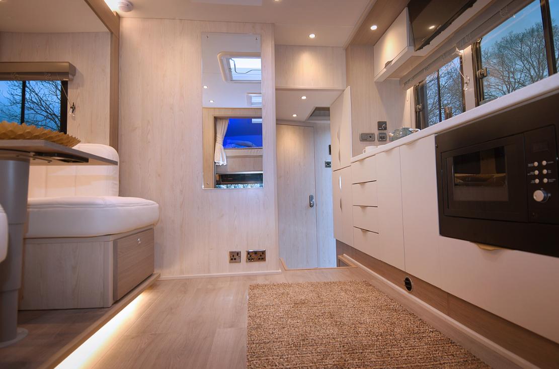 New-build Luxury 12-tonne DAF EQ-built horsebox. 4-stall / 6 berth