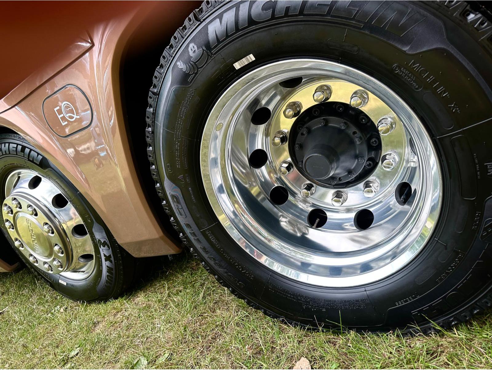 New build Scania Premium Luxury 26-tonne EQ-built horsebox. 5 stall / 6 berth