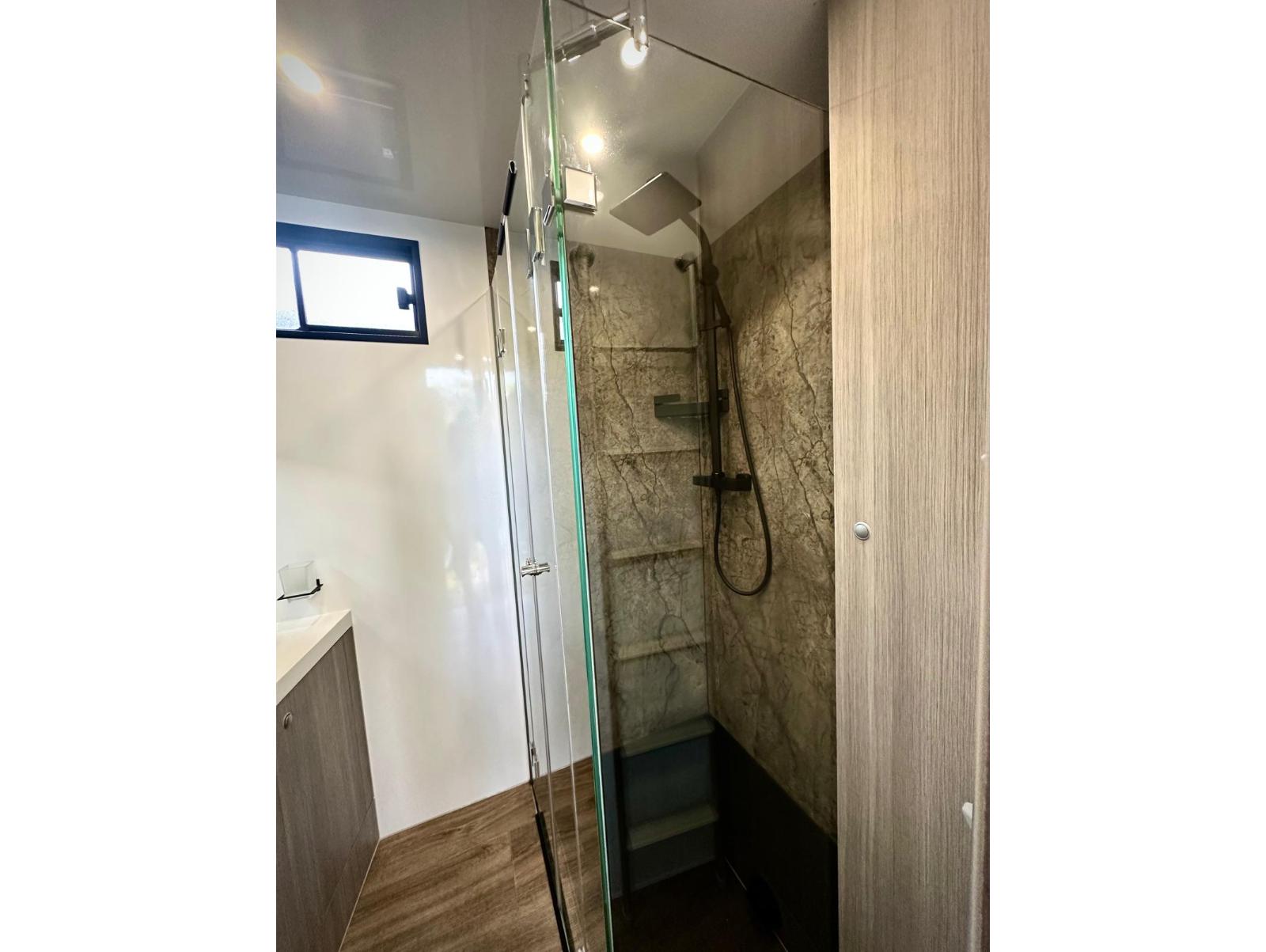 New build Scania Premium Luxury 26-tonne EQ-built horsebox. 5 stall / 6 berth