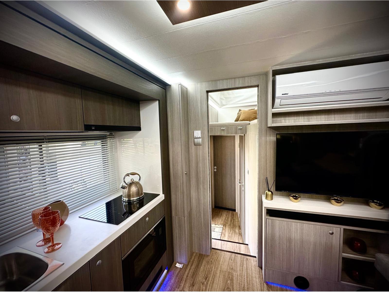 New build Scania Premium Luxury 26-tonne EQ-built horsebox. 5 stall / 6 berth