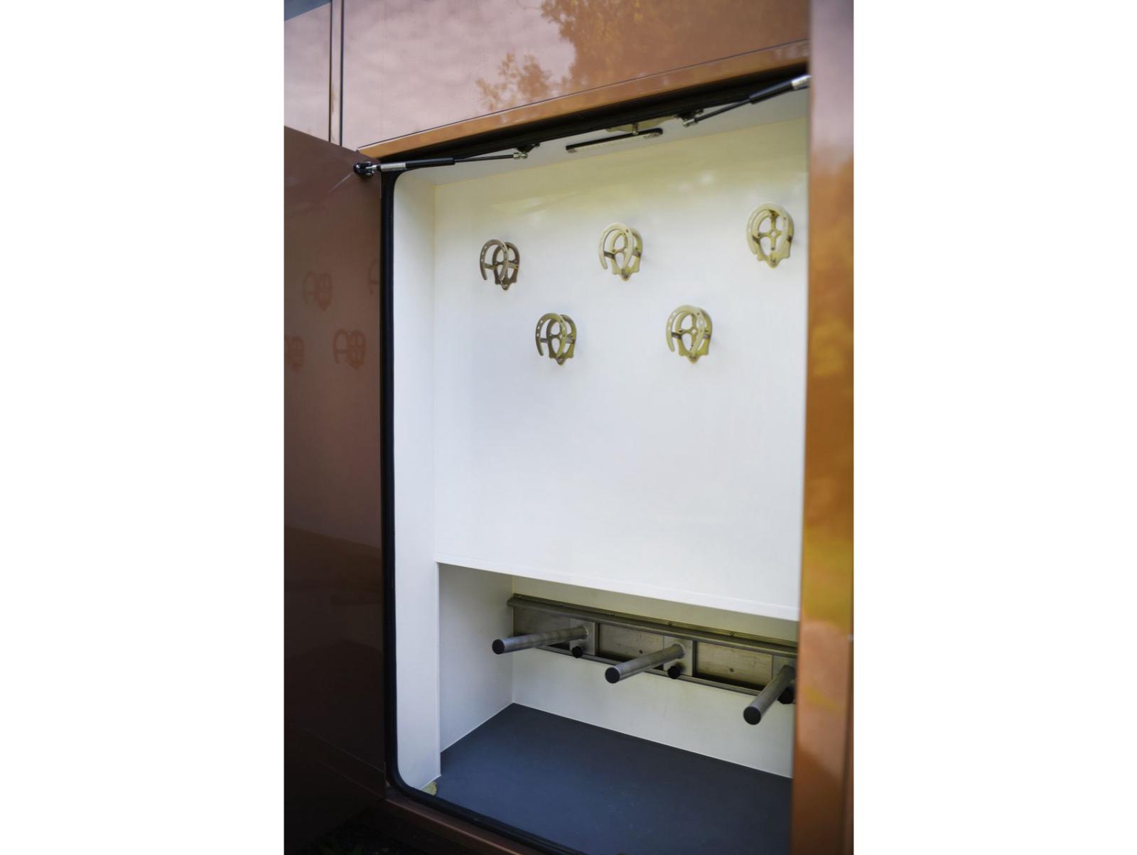 New build Scania Premium Luxury 26-tonne EQ-built horsebox. 5 stall / 6 berth